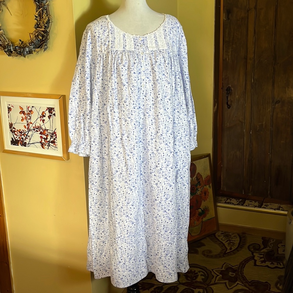 EILEEN WEST Size Large Cotton Flannel Long Nightgown Modest Soft Cozy Timeless
